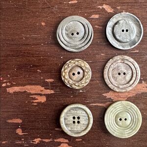 ♥️ 1.25-1.4” Early Carved Bakelite Button Lot 1940s  Dusty Moss Colours, tested